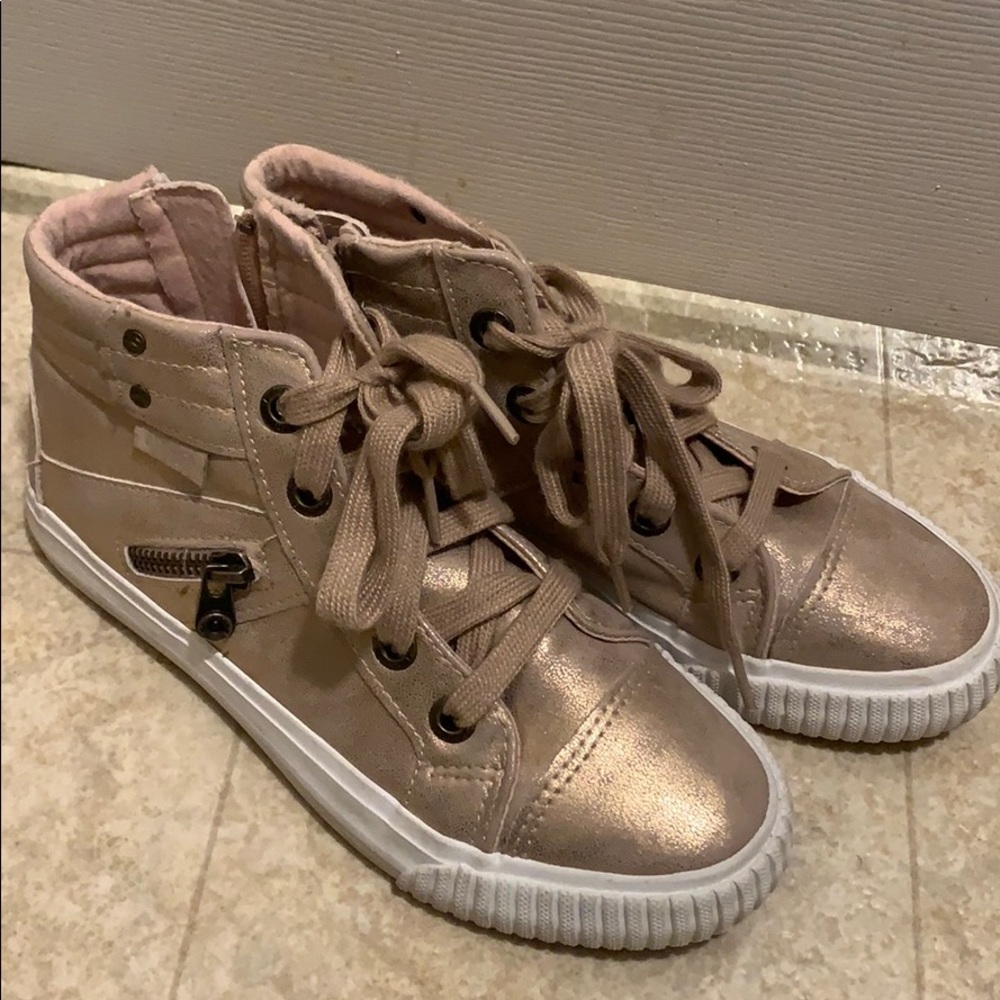Girls size 3 Blowfish rose gold shoe